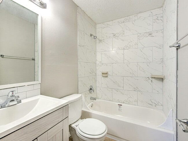 Building Photo - 608 Golden Raintree Pl