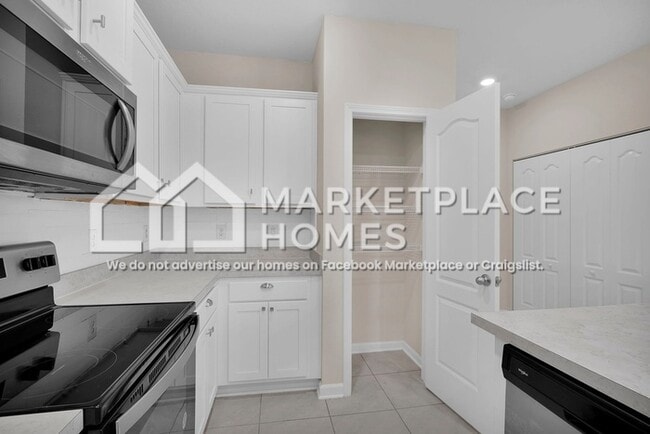 Building Photo - 3996 Vlg Vw Ln