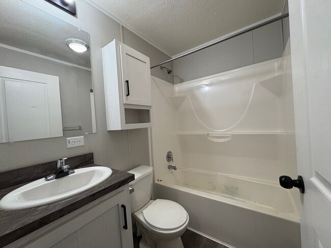 Building Photo - 2404 E Birch Dr