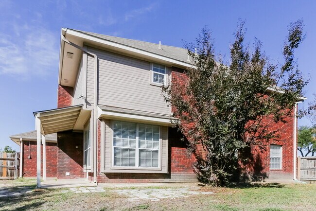 Building Photo - 433 Raintree Cir