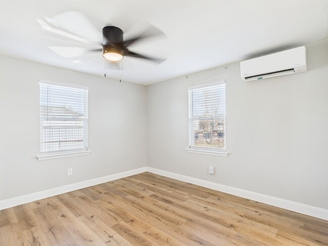 Building Photo - 3412 NE 16th Ave