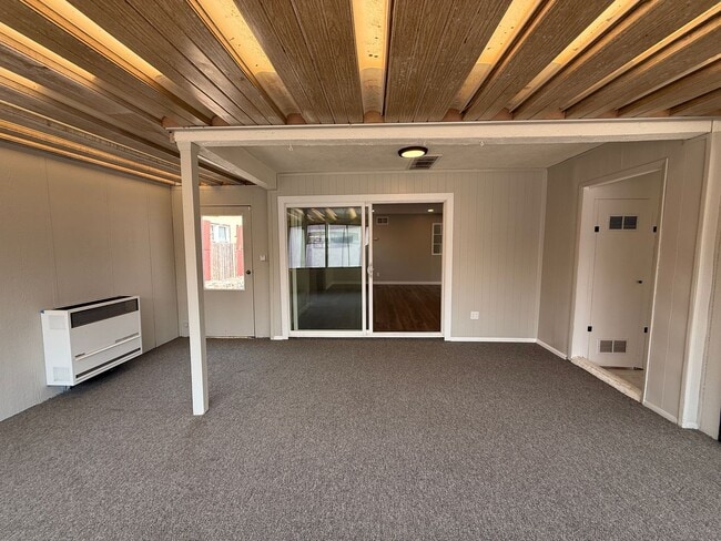 Building Photo - Centrally Located Single Story Updated Home