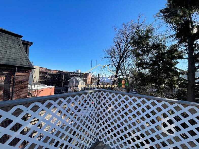 Building Photo - 39 Beacon St