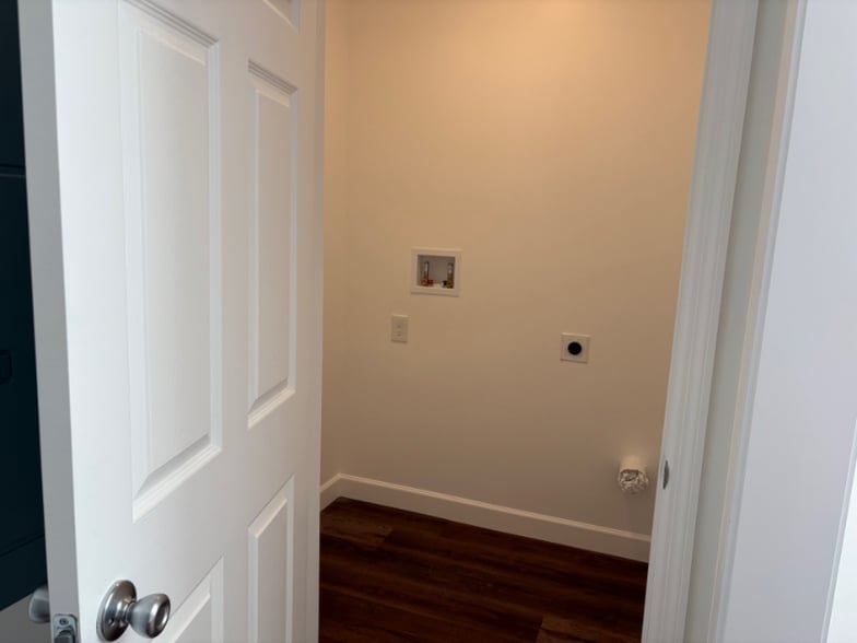 Building Photo - 108 Hobson St