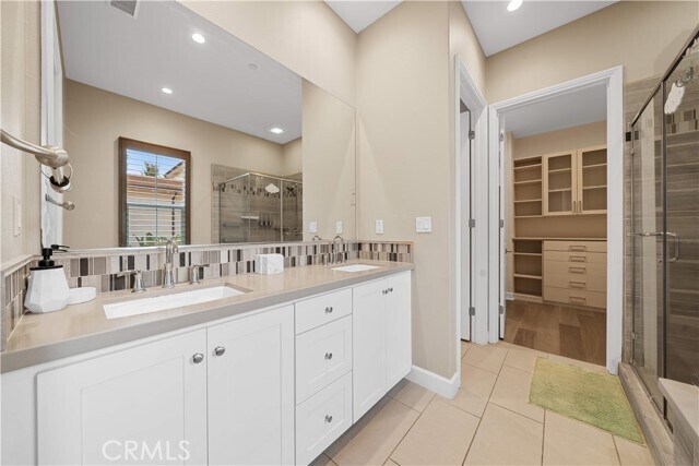 Building Photo - 114 Guinness