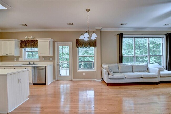 Building Photo - 2172 Woodbriar Dr