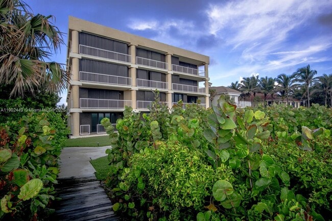 Building Photo - 290 Celestial Way