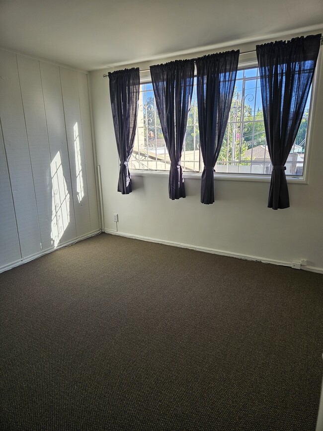 Building Photo - 4110 W Burbank Blvd