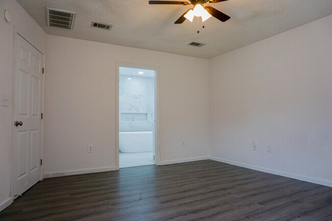 Building Photo - 233 Grand Prix Dr