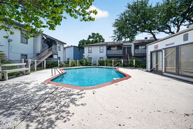 Building Photo - 7200 Clarewood Dr