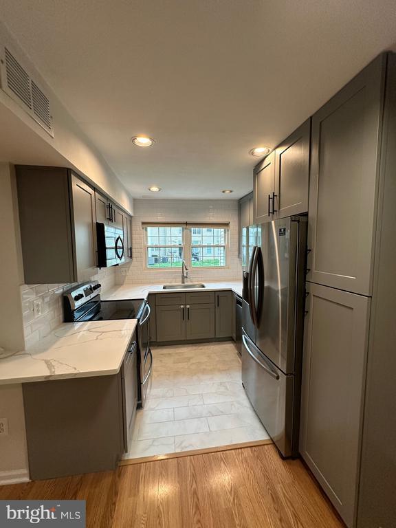 Building Photo - 115 Prosperity Ave SE