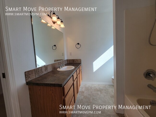 Building Photo - 108 W Crest Wood Dr