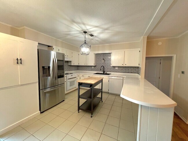 Building Photo - Private Cottage-Style Home Tucked Away in the Heart of Horn Lake