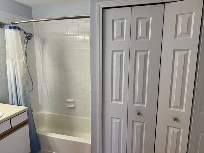 Building Photo - 1397 Ashbury Ln E