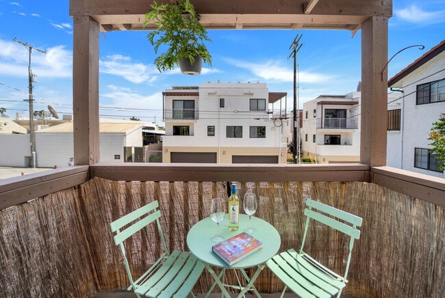 South facing balcony - 709 Agate St