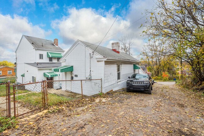 Building Photo - 124 Fitler St