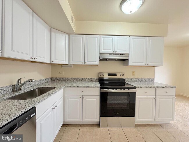 Building Photo - 4513 Logsdon Dr