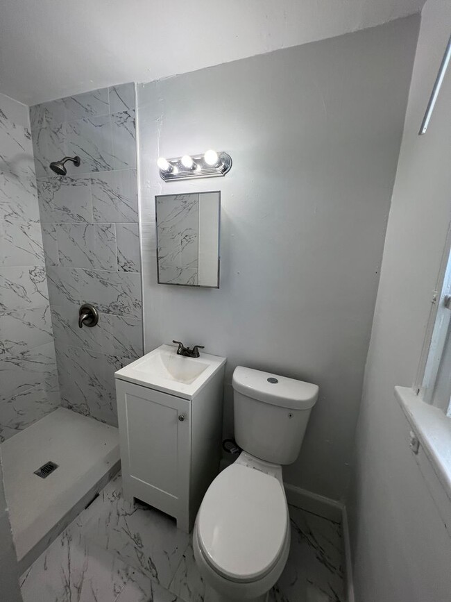 Building Photo - 7525 NE Miami Ct
