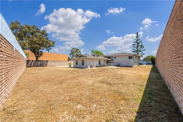 Building Photo - 1345 S Jellick Ave