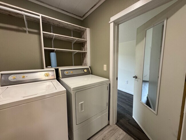 Building Photo - Cozy Tiny Home In Waynesville, MO to include utilities and WIFI!