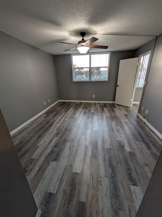 Building Photo - 4710 Bay St NE