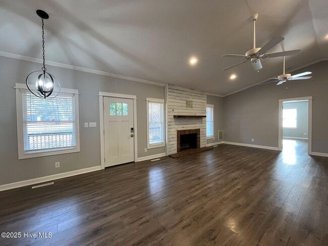 Building Photo - 105 Scuppernong Ct