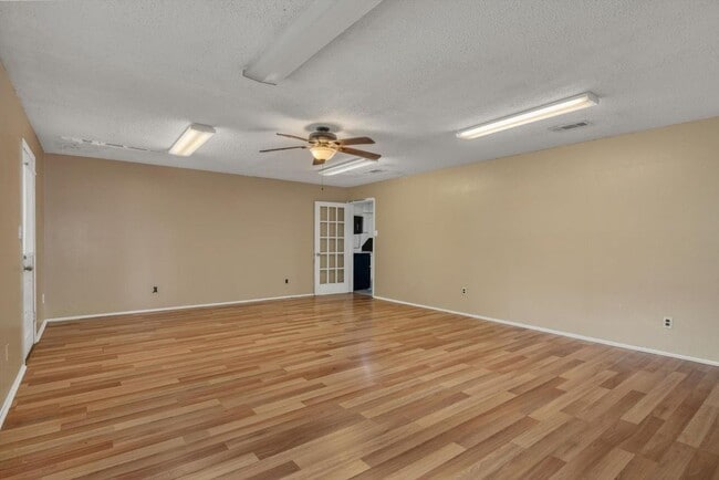 Building Photo - 107 Ash Ln