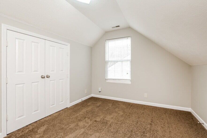 Building Photo - 1440 Westview Dr