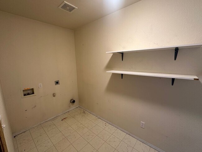 Building Photo - 3 BR Home in Clearwood