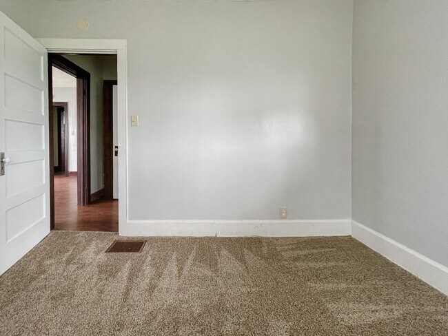 Building Photo - Pet-Friendly 2 Bedroom Home Near Downtown Muncie! W/D Hookups!