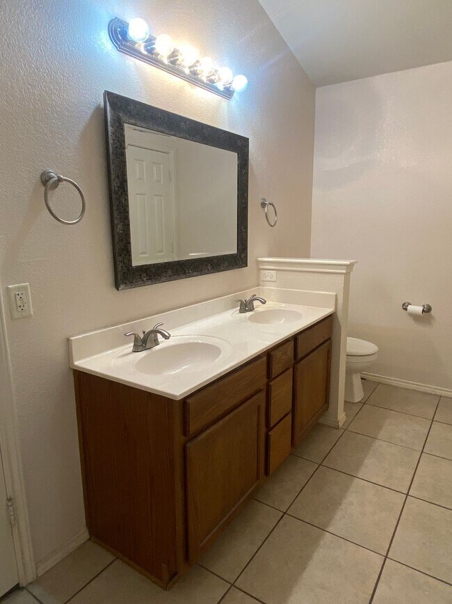 Building Photo - CHARMING 4 BEDROOM, BELTON ISD