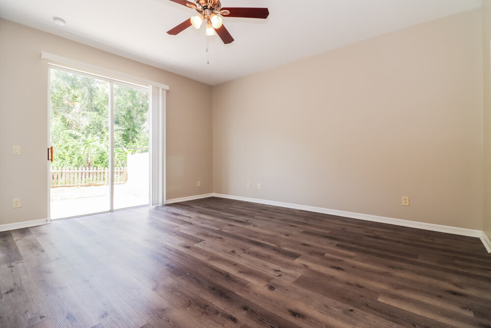 Building Photo - 10445 Meadow Spring Dr