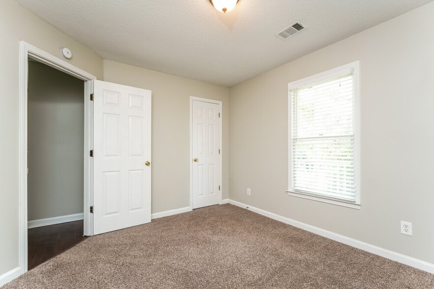 Building Photo - 4091 S Fork Dr