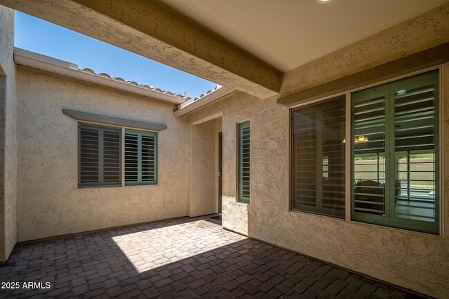 Building Photo - 9752 W Rowel Rd