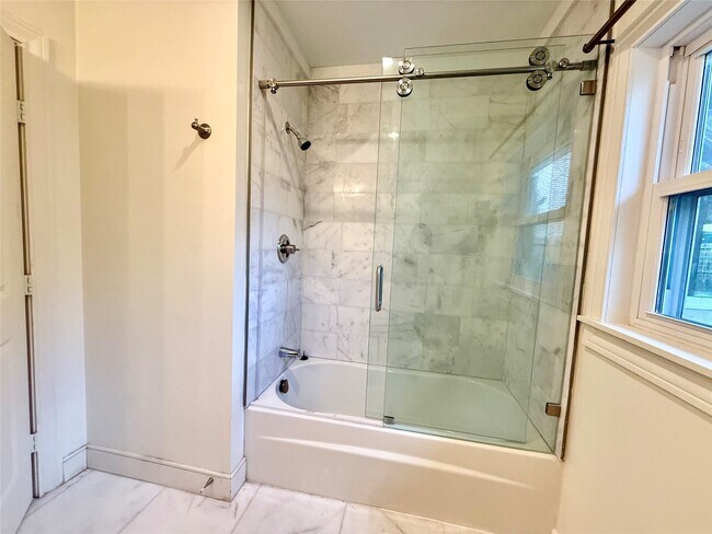 Building Photo - 3834 Linklea Dr