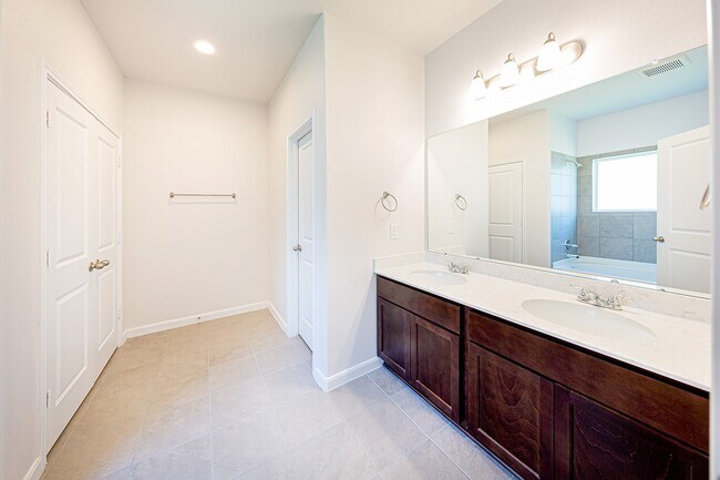 Building Photo - 2336 Cedar Pl Dr