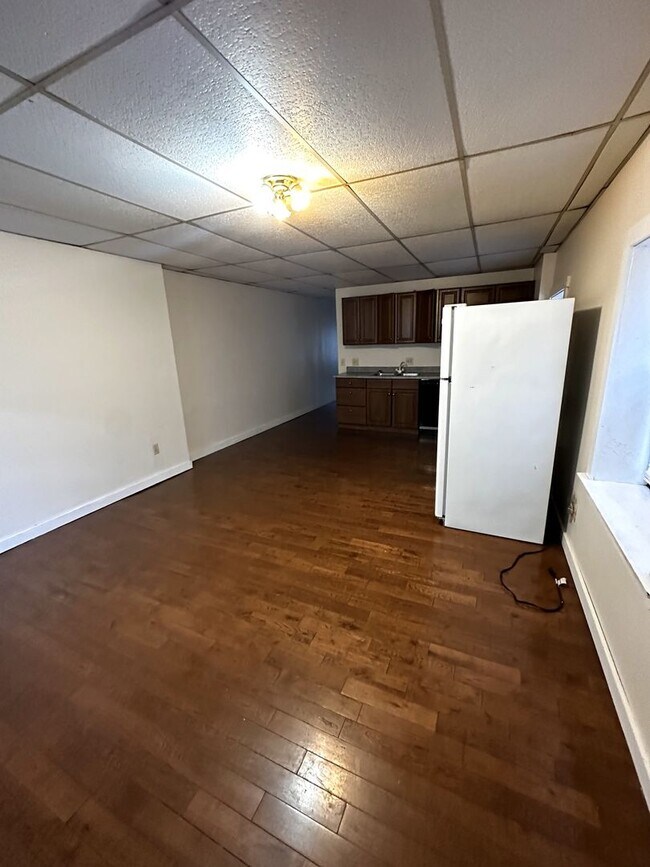 Building Photo - 34 E 11th Ave