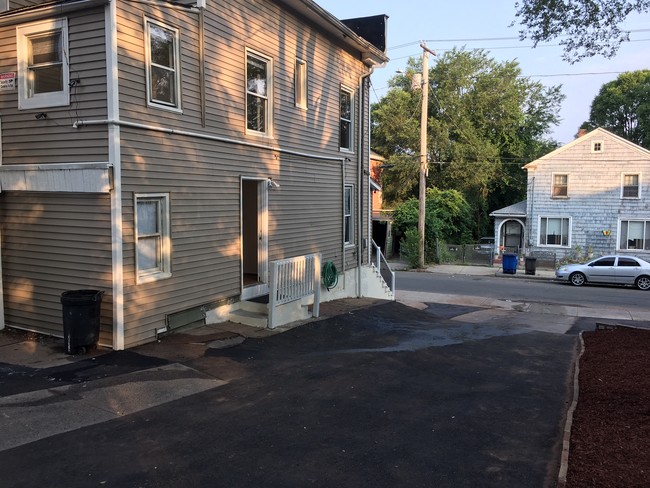 Building Photo - 86 Adeline St