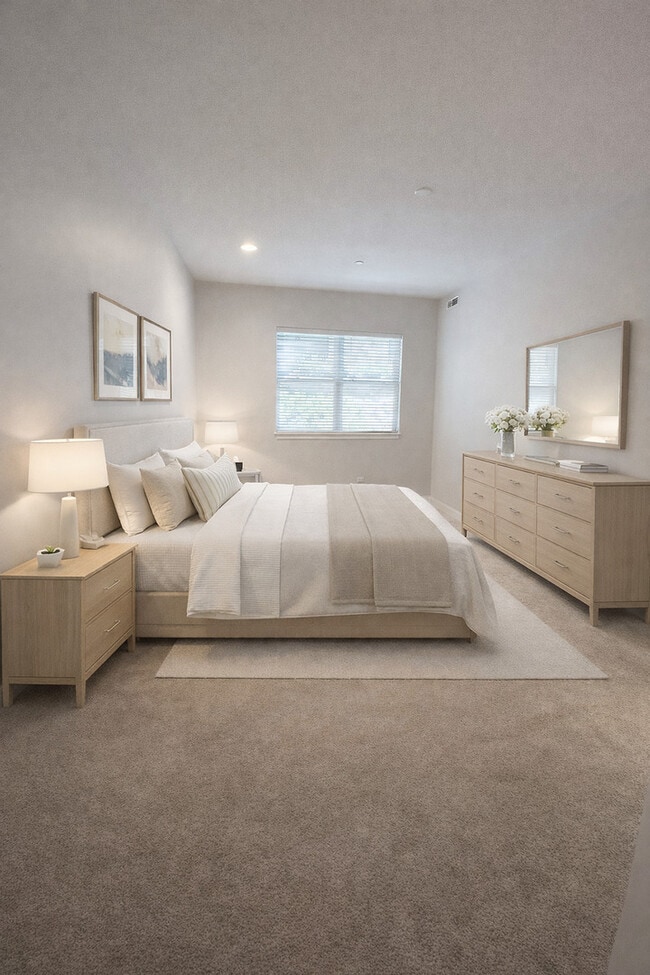 Building Photo - 833 Laurel Ave