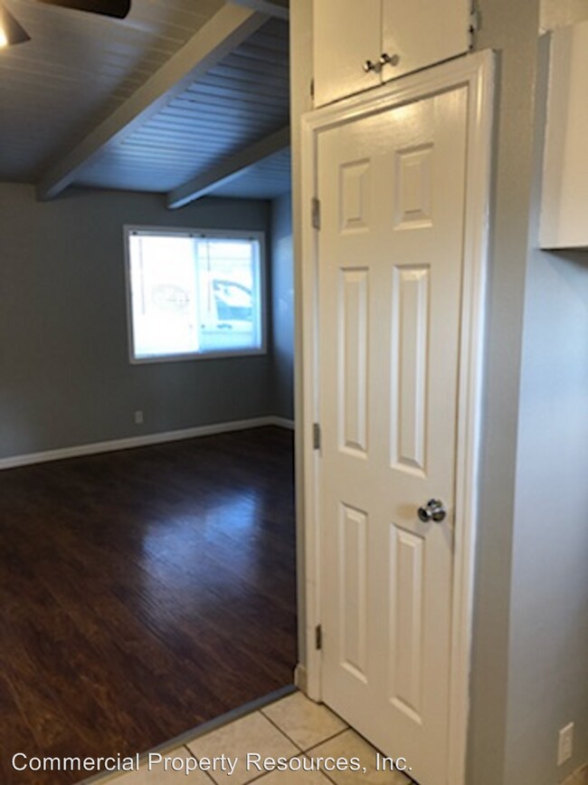 Building Photo - 825 Waverly Dr SE