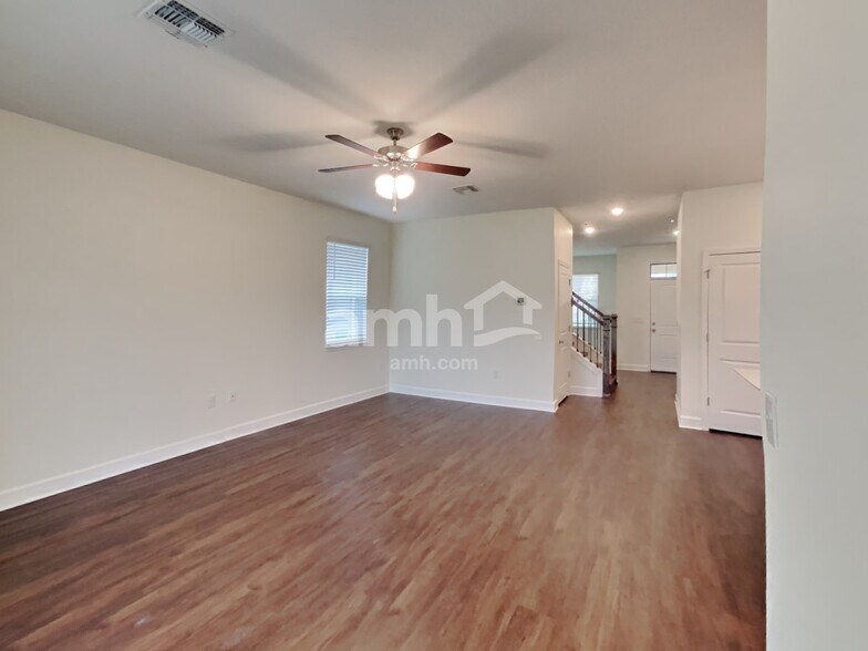 Building Photo - 33943 Thyme Dr