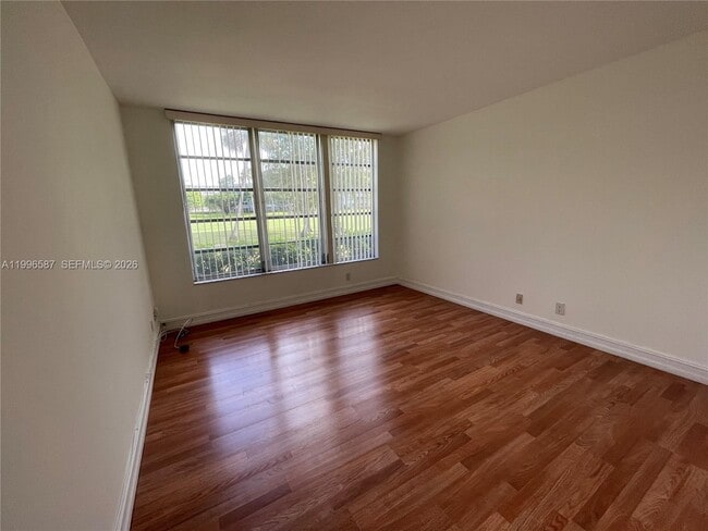 Building Photo - 4009 N Cypress Dr