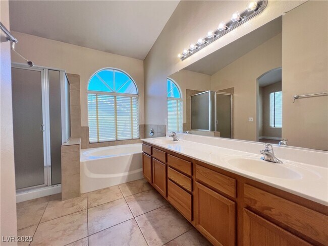 Building Photo - 258 Whitewater Village Ct