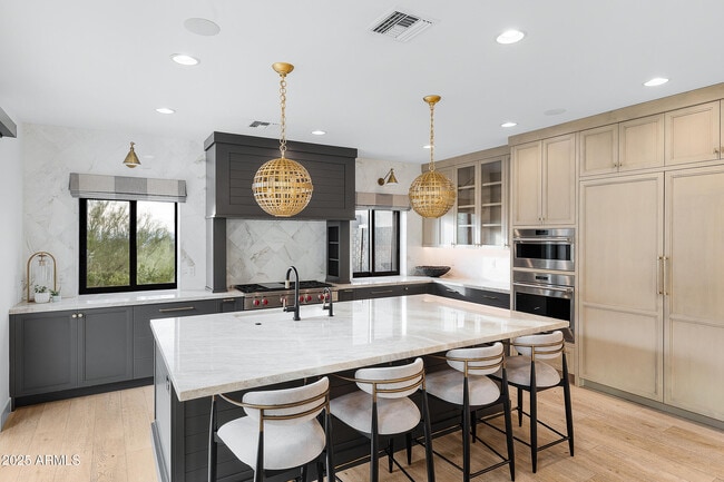 Building Photo - 5841 N Echo Canyon Cir