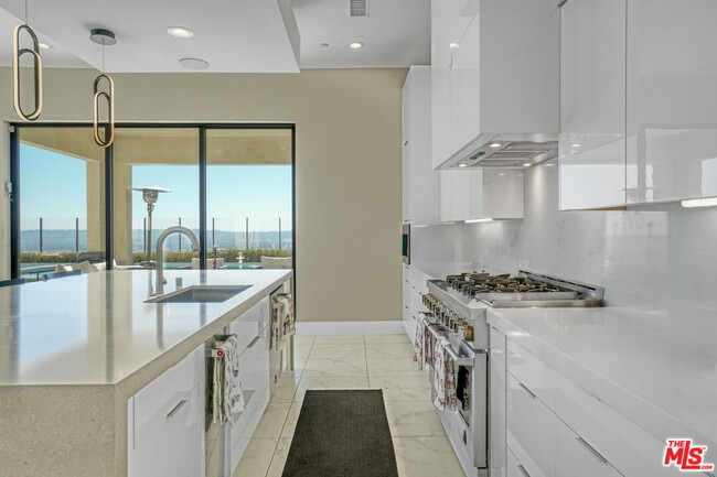 Building Photo - 20306 Willoughby Ln