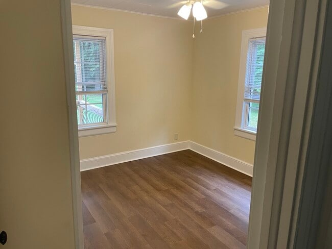 Building Photo - 504 Pearces Rd