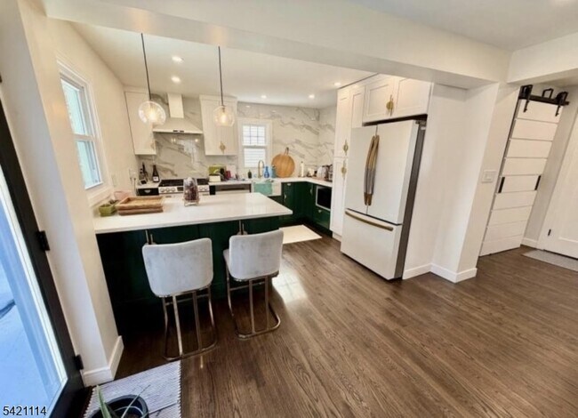 Building Photo - 321 Minute Arms Rd