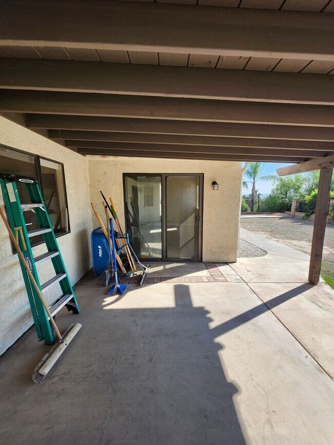 Building Photo - Charming Single-Story Home