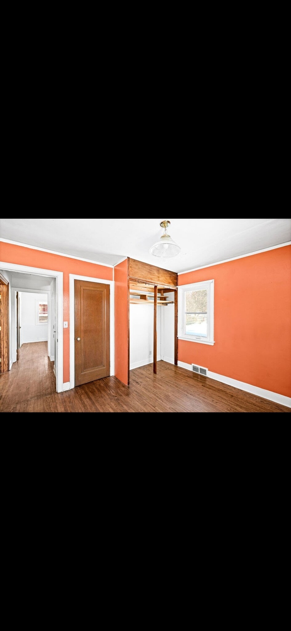 Building Photo - 445 E Oxford St