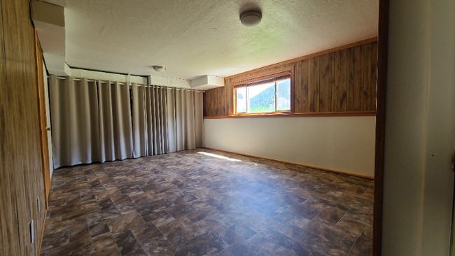 Building Photo - 9336 Miller Creek Rd